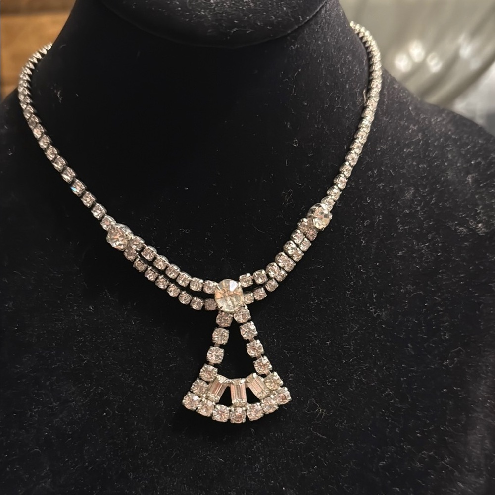 Vintage 1950s Elegant Silvertone Rhinestone Necklace With Fancy Drop And Flair